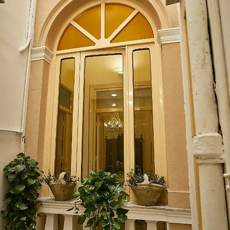 Dimora La Commare Maison d'hôtes 4*