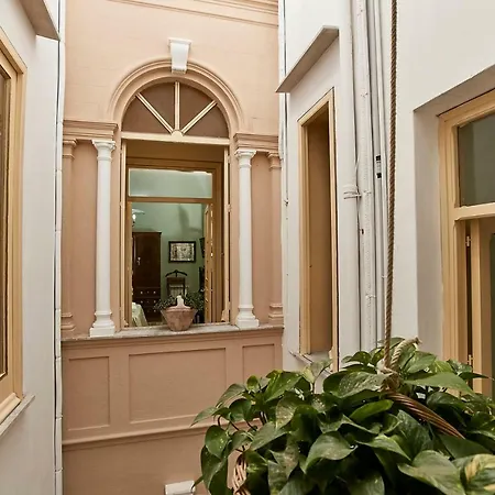 ゲストハウス Dimora La Commare マルサラ